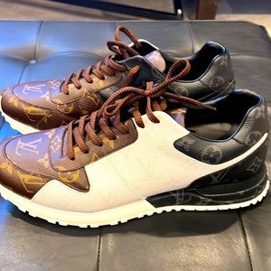 Louis Vuitton Men’s Sneakers with box and shoe bags!
